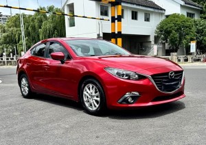 Mazda Axela (3)
