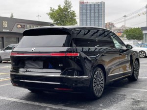 NIO ES8