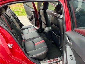 Mazda Axela (3)