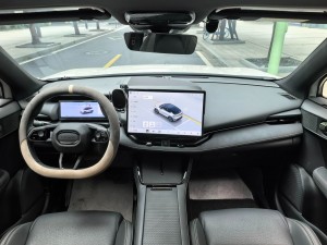 Lynk & Co 06