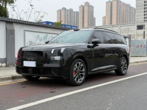Lynk & Co 900