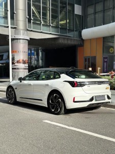 ZEEKR 001