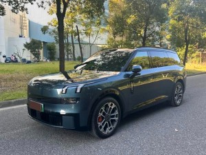 Lynk & Co 900