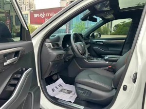 Toyota Crown Kluger