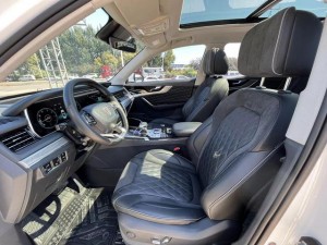 Hongqi HS5