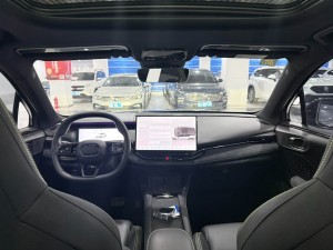 Lynk & Co 06