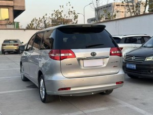 BYD M6