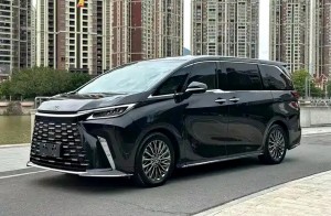 Lexus LM