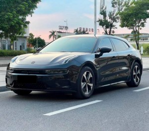 ZEEKR 001
