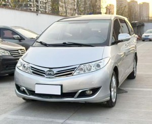 BYD M6