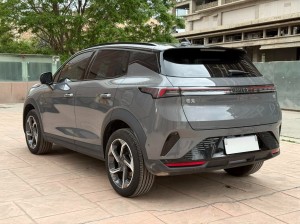 Lynk & Co 06