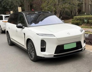 NIO ES8
