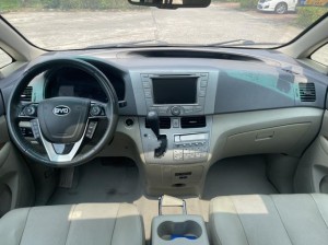 BYD M6