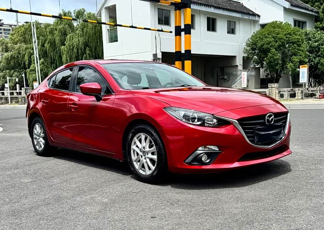 Mazda Axela (3)