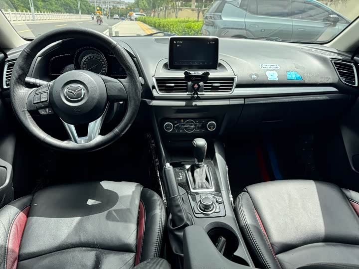 Mazda Axela (3)