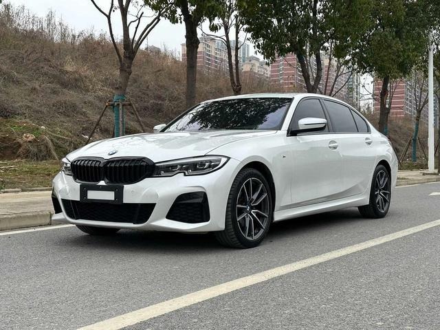 BMW 3-Series  2022